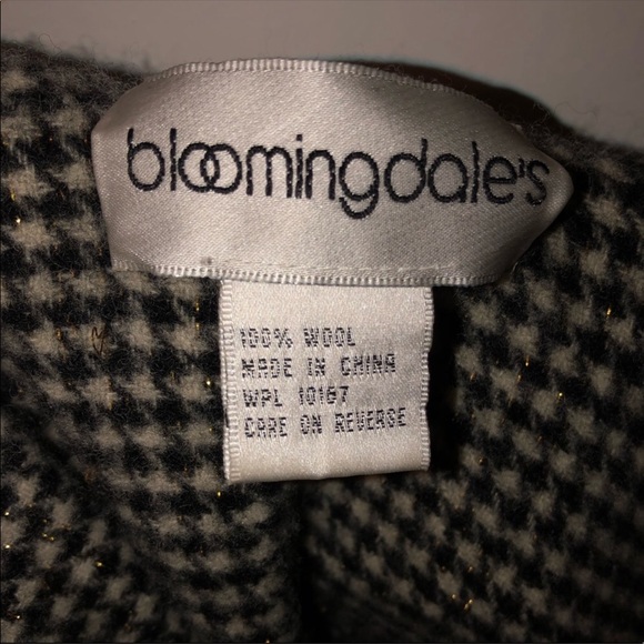 Bloomingdale’s Houndstooth Poncho - Picture 5 of 7